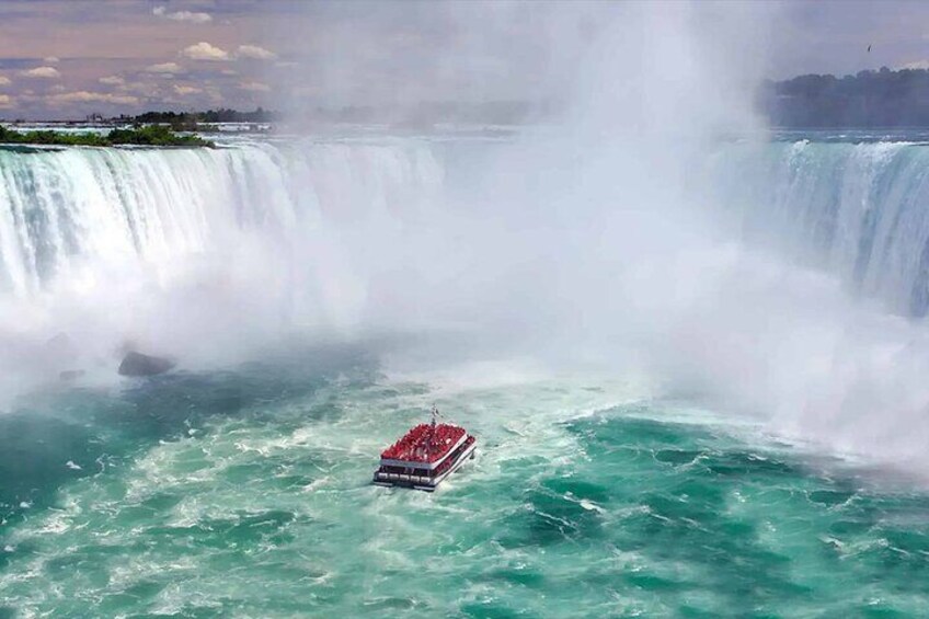 Niagara Falls Evening Tour with Boat, Dinner & Illumination Tower