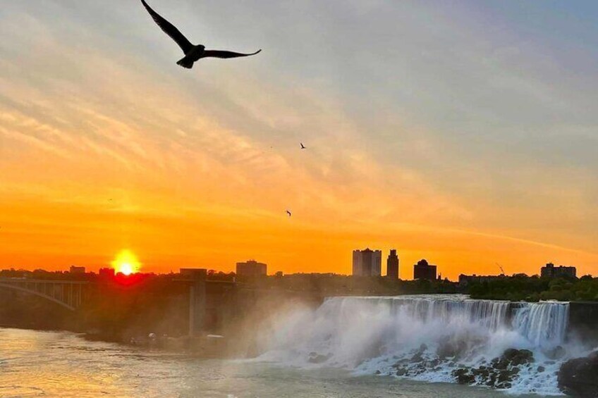 Niagara Falls Sunset Views