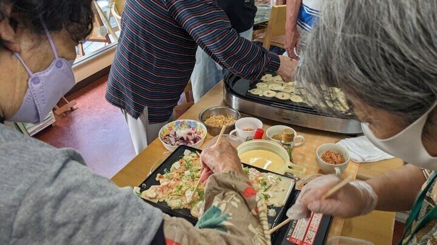 Private Takoyaki Cooking Class by Natives in Osaka