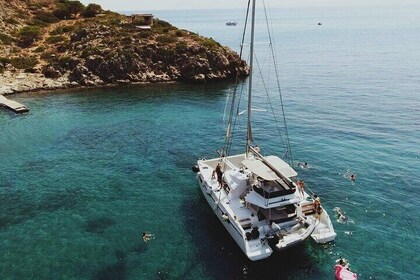 Chania: Morning Catamaran Cruise with Premium Lunch & Drinks