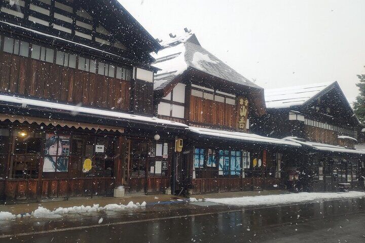 Walking Tour of Wealthy Merchant's Storehouses in Akita