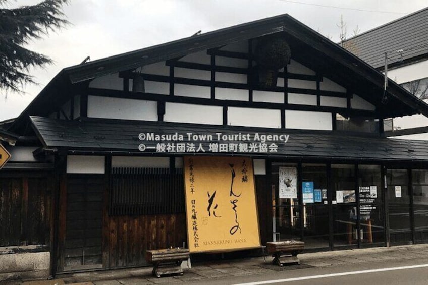 Walking Tour of Wealthy Merchant's Storehouses in Akita