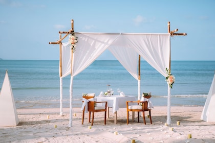 Cena romantica sulla spiaggia Melati
