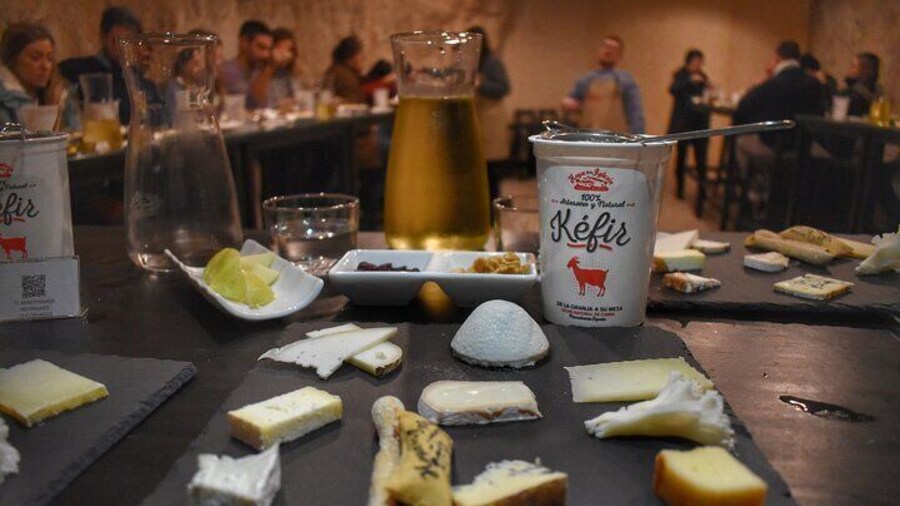Cheese Factory Workshop with Wine Tasting in Requena, Valencia