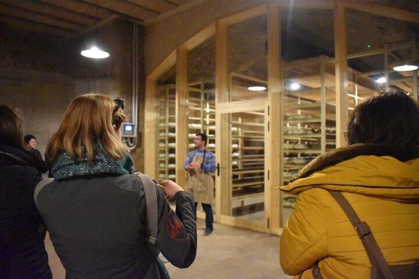 Cheese Factory Workshop with Wine Tasting in Requena, Valencia