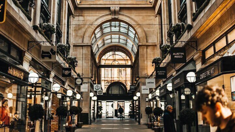 Follow a stunning route passing grand architecture