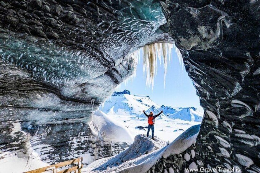 Exploreing Katla Ice cave 