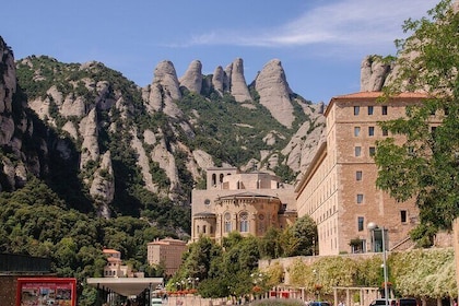 Private Day Trip From Barcelona To Montserrat & Freixenet Winery