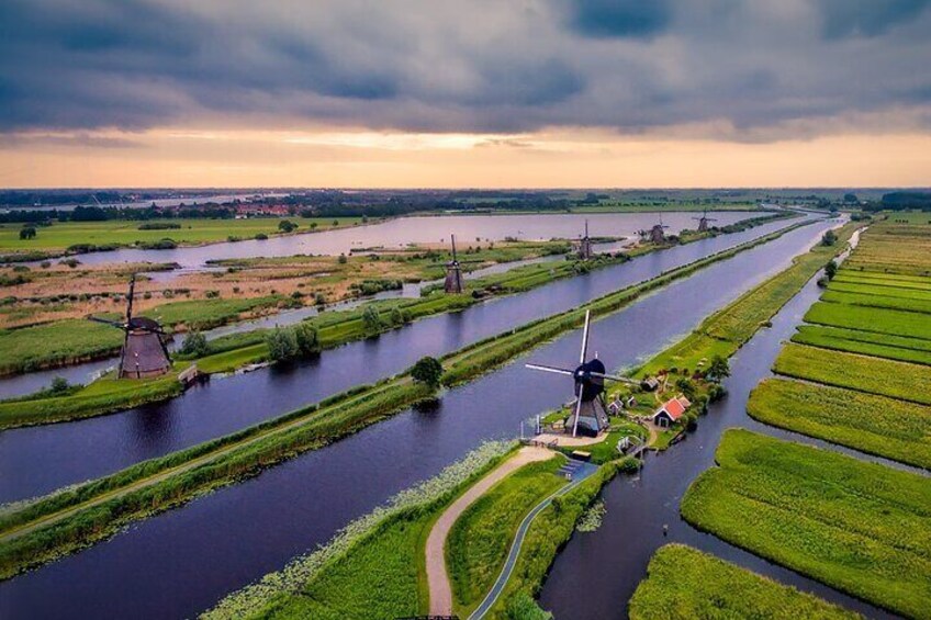 Small group tour to Kinderdijk windmills and Delft from Amsterdam