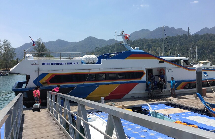 Travel from Koh Ngai to Langkawi by Satun Pakbara Speed Boat and ferry