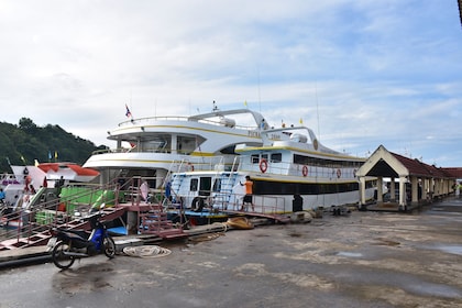 Travel from Koh Ngai to Phuket by Satun Pakbara Speed Boat