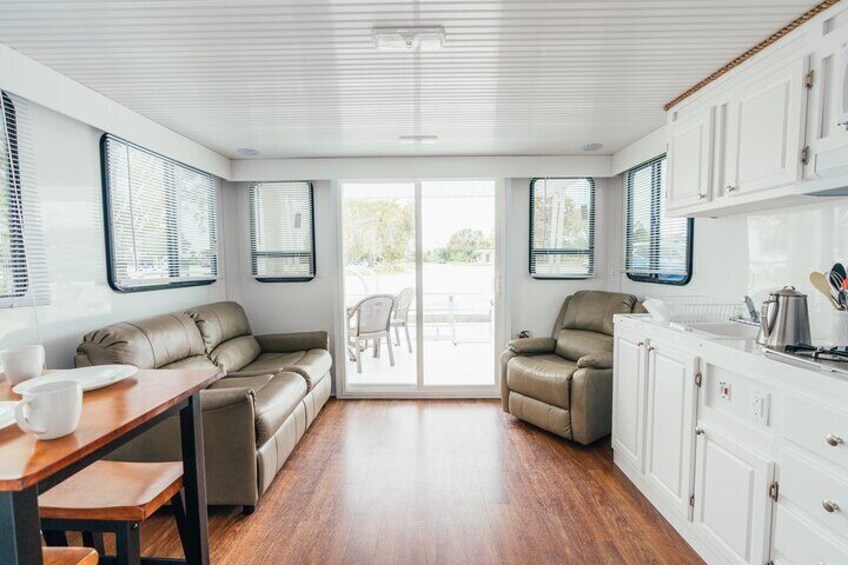 Houseboat-2bd/1bath and living space 