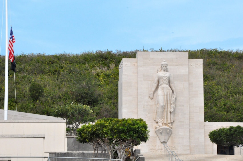 Pearl Harbor - USS Arizona - Honolulu City Tour