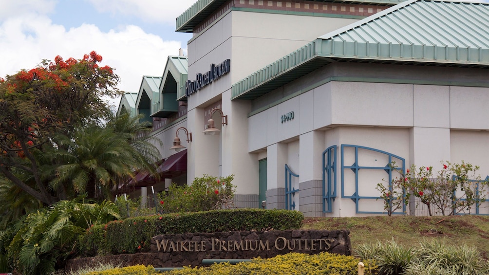 Entrance to Waikele Premium Outlet mall in Oahu