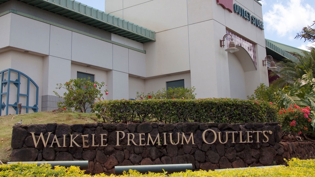 Entrance to Waikele Premium Outlet mall in Oahu