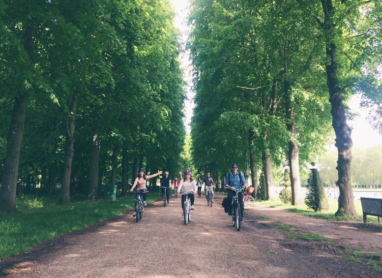 Picture 17 for Activity From Paris: Skip-the-Line Palace of Versailles Bike Tour