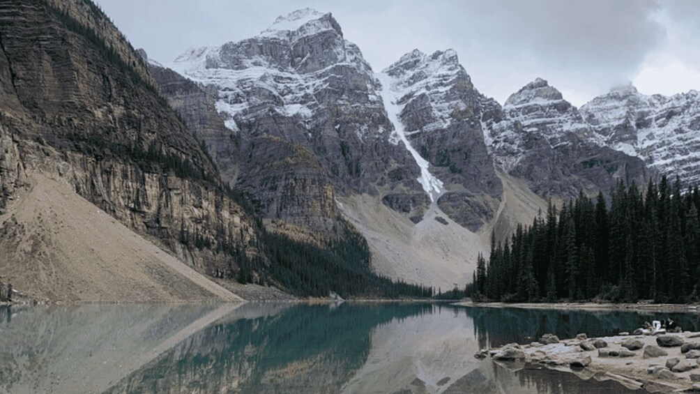 Picture 2 for Activity From Banff/Canmore: Moraine Lake & Lake Louise Experience