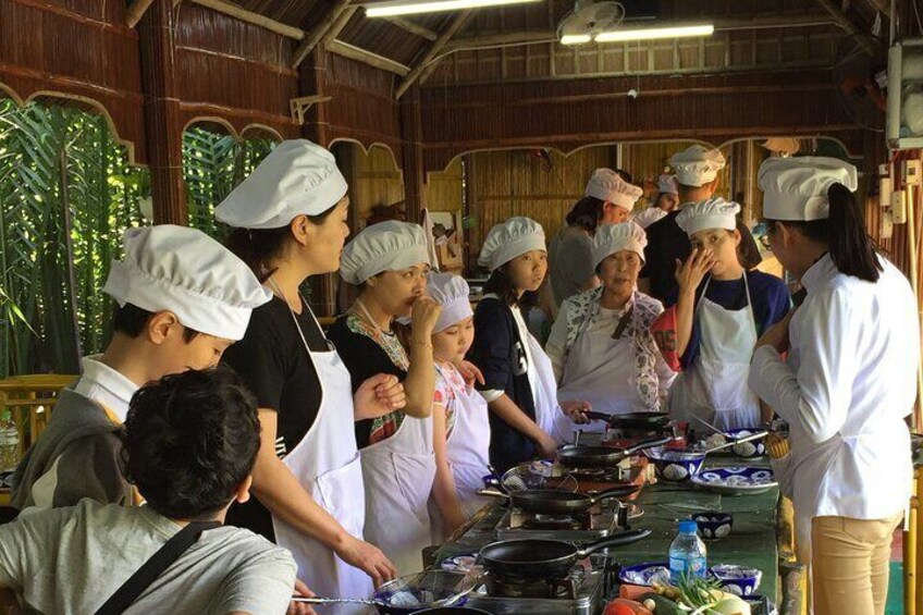 Experience Local Market and Cooking Class in Hue City