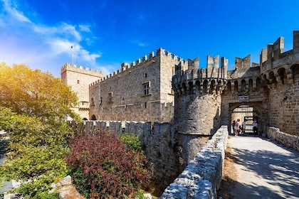 Shore Excursion of Rhodes: History, Sightseeing, Wine & Shopping