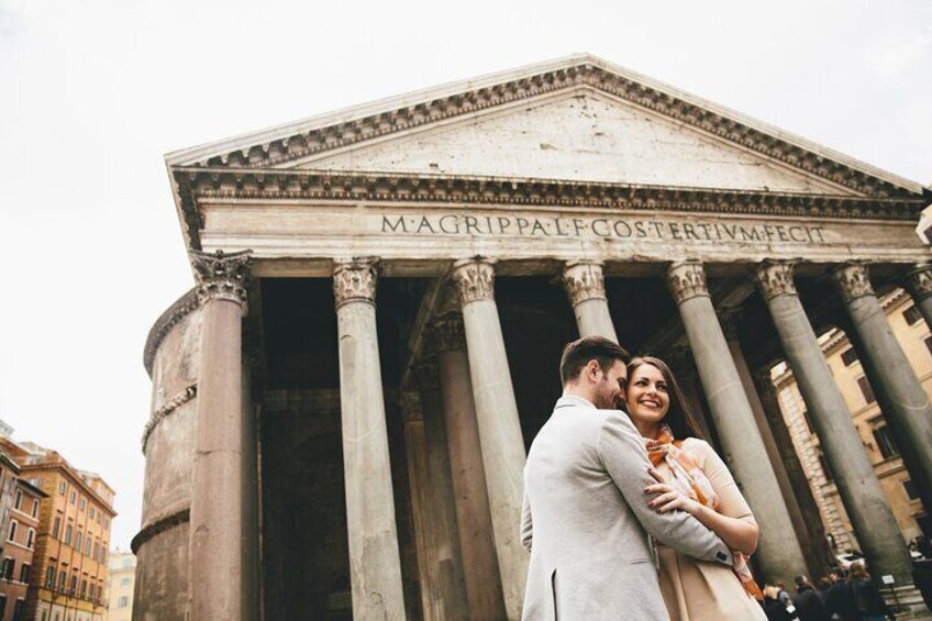 Private Classic Rome Photoshoot in Trevi Fountain & Pantheon 