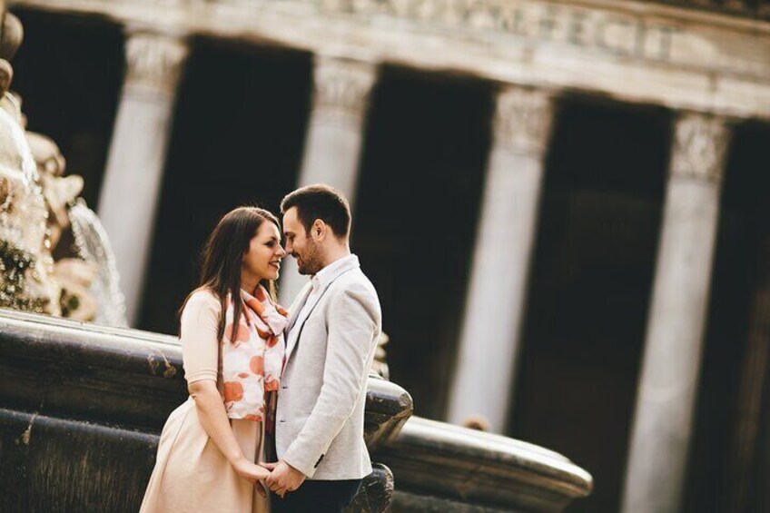 Private Classic Rome Photoshoot in Trevi Fountain & Pantheon 