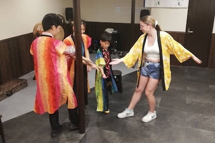 Bailemos Bon Odori Danza folclórica japonesa cerca de Tsutenkaku