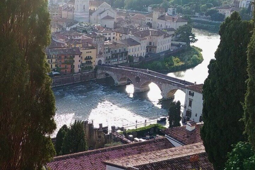 Ponte Pietra, Roman built it