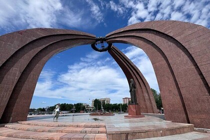 Bishkek : USSR History , Soviet Architects , Statues & Mosaics