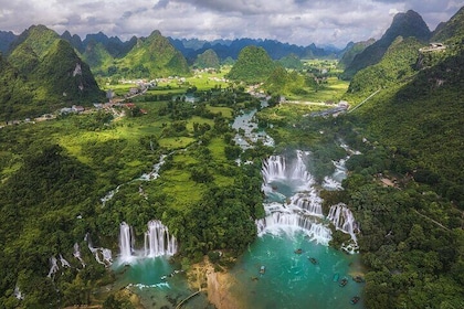2 Days 1 Night Ban Gioc Waterfall Tour from Hanoi By Limousine