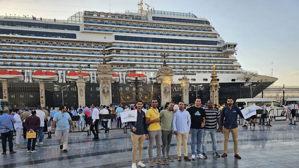 From Alexandria Port: Giza Pyramids Tour with Cruise & Lunch