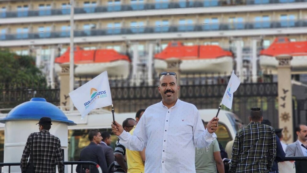 From Alexandria Port: Giza Pyramids Tour with Cruise & Lunch
