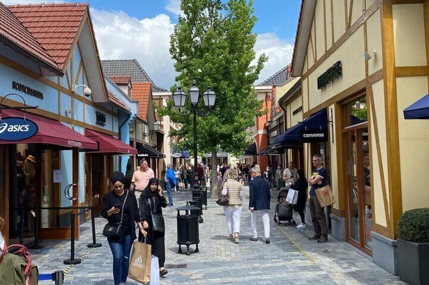 Private Shopping Tour from Hamburg to Designer Outlet Neumünster