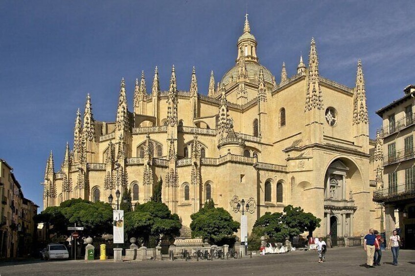 4 Hours Private Day Tour From Madrid To Segovia And Avila