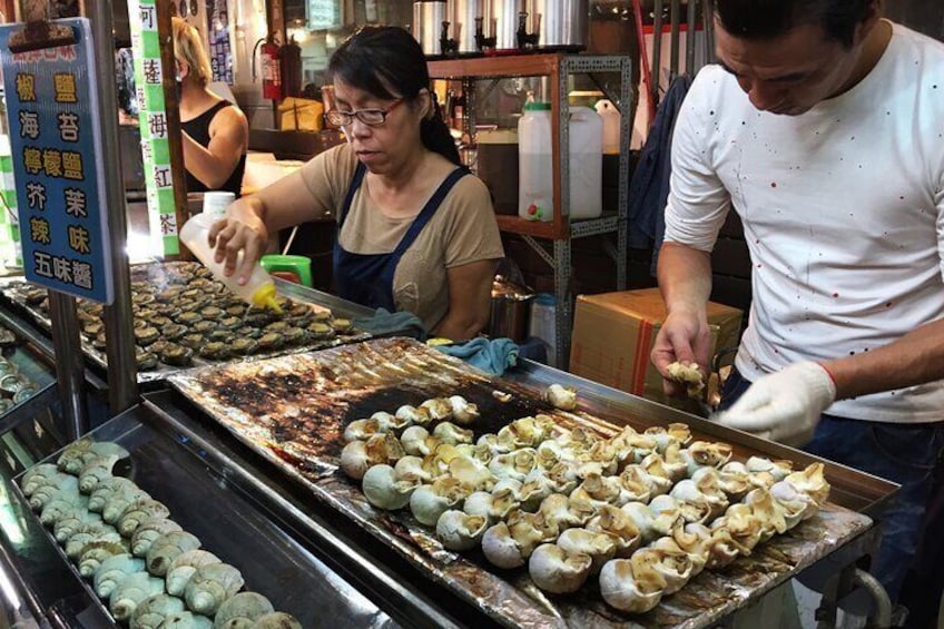Private Food Tour With the Locals in Hong Kong