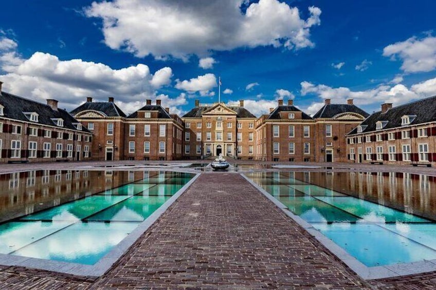 Small Group Tour to Royal Palace & Castle de Haar from Amsterdam