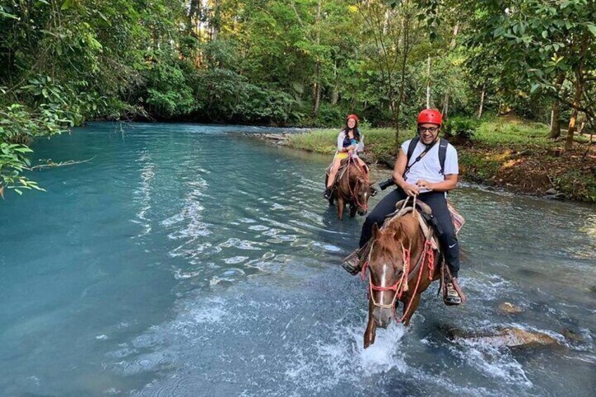 Río Celeste Combo: Water Tubing, Horseback Riding and Lunch.