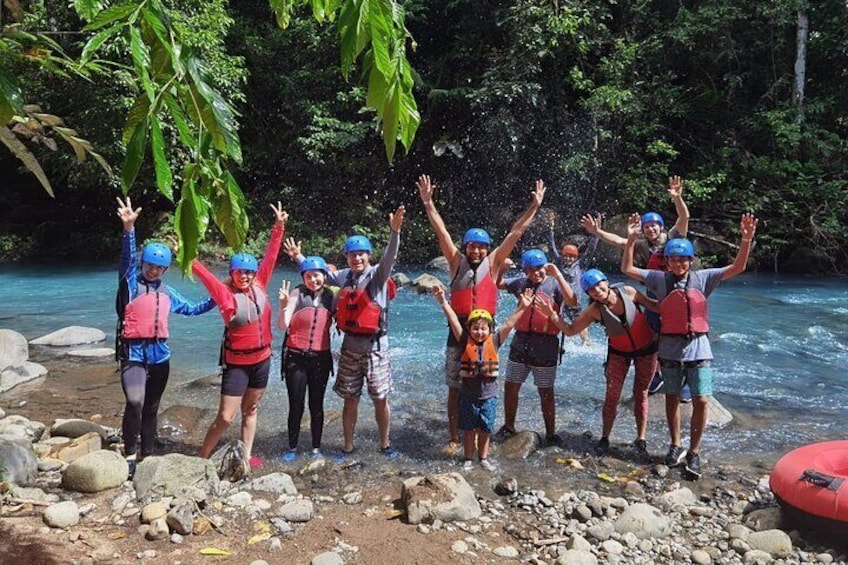 Río Celeste Combo: Water Tubing, Horseback Riding and Lunch.