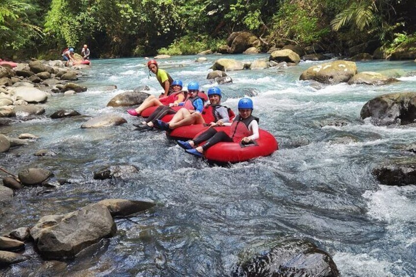 Río Celeste Combo: Water Tubing, Horseback Riding and Lunch.