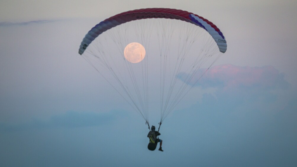 Riug Paragliding, Bali