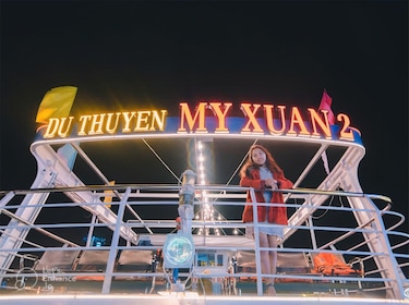 Vietnam: Crociera My Xuan di notte sul fiume Han