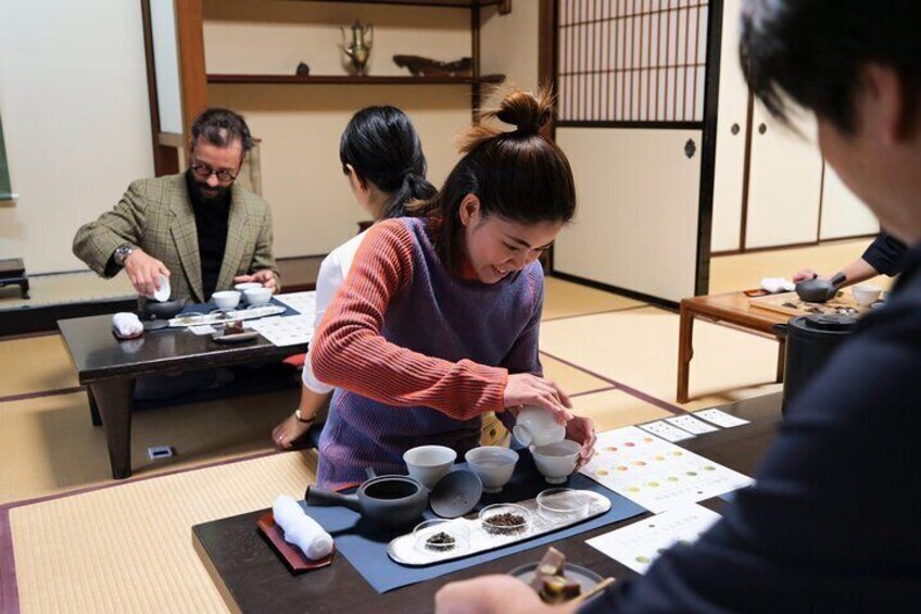 Experience Japanese Tea with a Teapot in Takayama