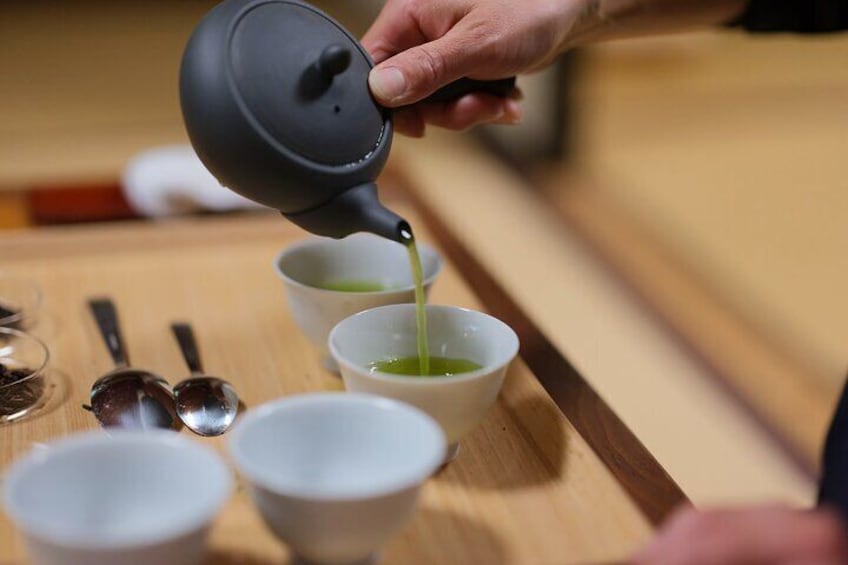 Experience Japanese Tea with a Teapot in Takayama