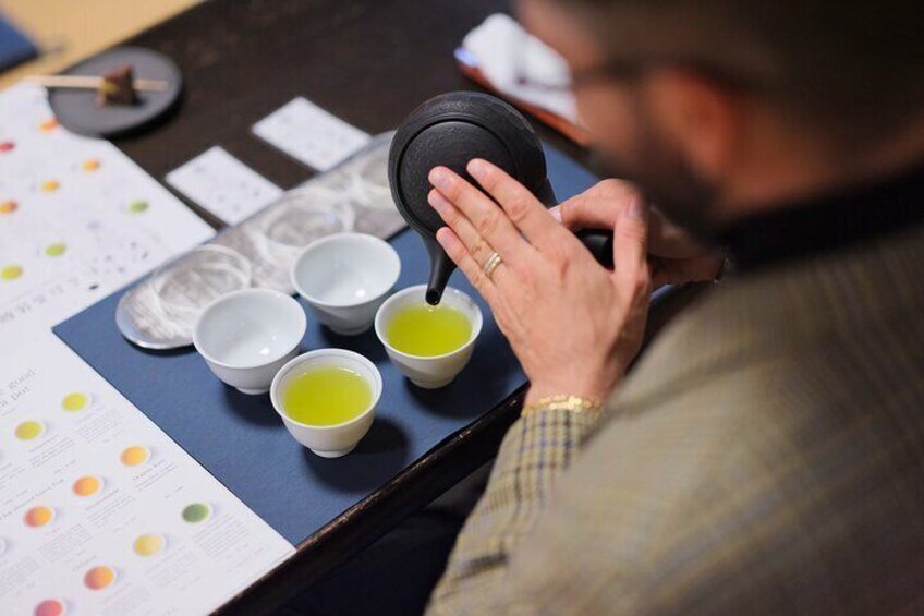 Experience Japanese Tea with a Teapot in Takayama