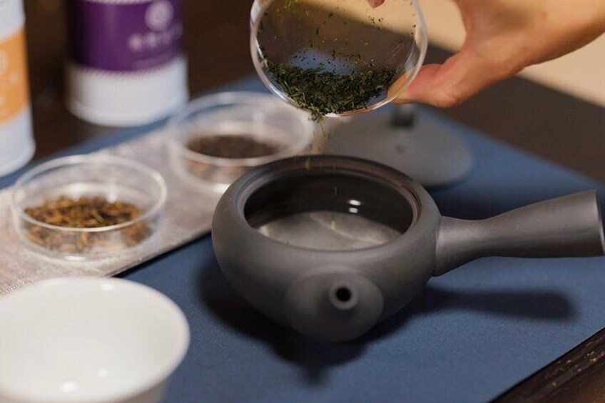 Experience Japanese Tea with a Teapot in Takayama