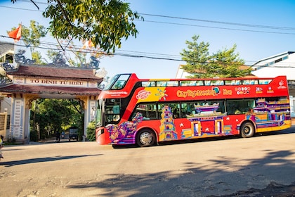 Recorrido turístico en autobús con paradas libres por la ciudad de Hue