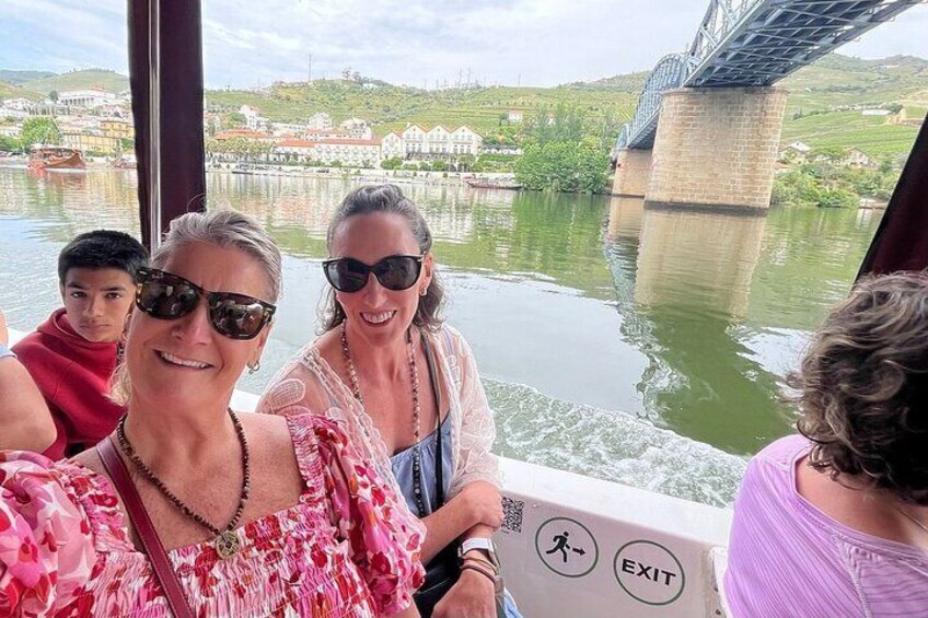 1-hour boat trip along the Douro River in Pinhão