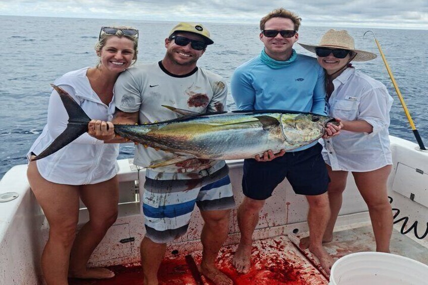 Fishing in the Cabo Blanco Reserve with lunch and drinks