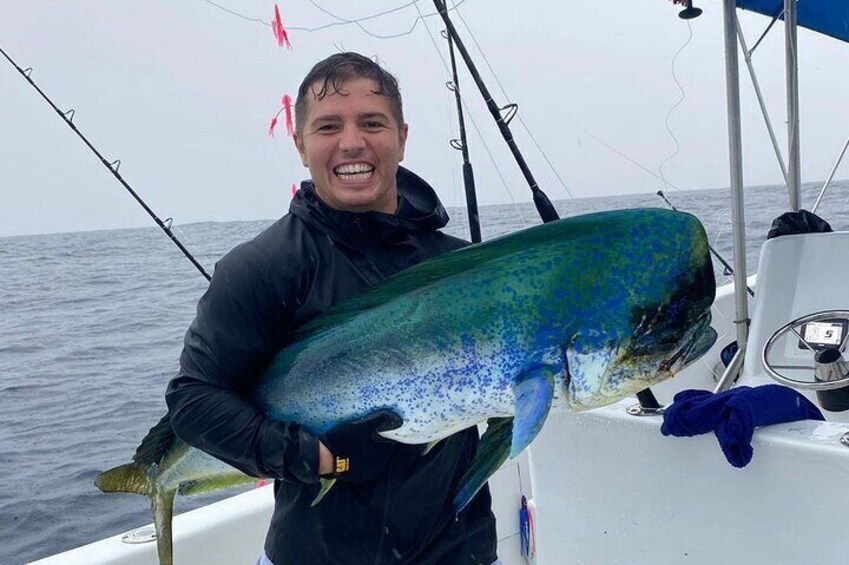 Fishing in the Cabo Blanco Reserve with lunch and drinks