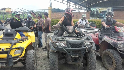 Aventure hors route à Medellin excursion en quad