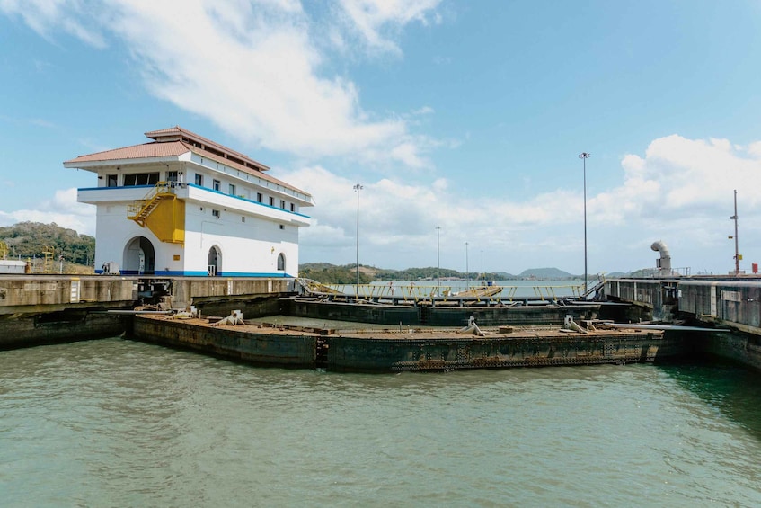 Picture 2 for Activity Panama Canal Tour: Ocean to Ocean in One Day